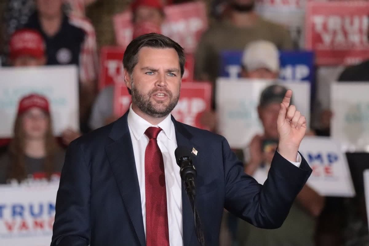 JD Vance Draws Supporters at Pima County Rally